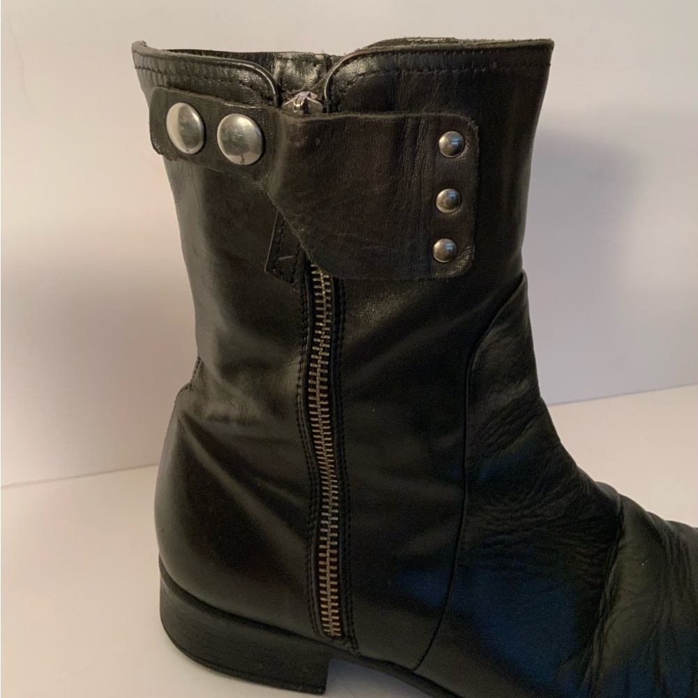 MANAS… Leather Ankle Boots